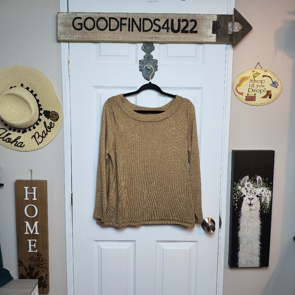 Lane Bryant Tops - Lane Bryant long sleeve Round neck Stretch gold metallic long sleeves 14/16